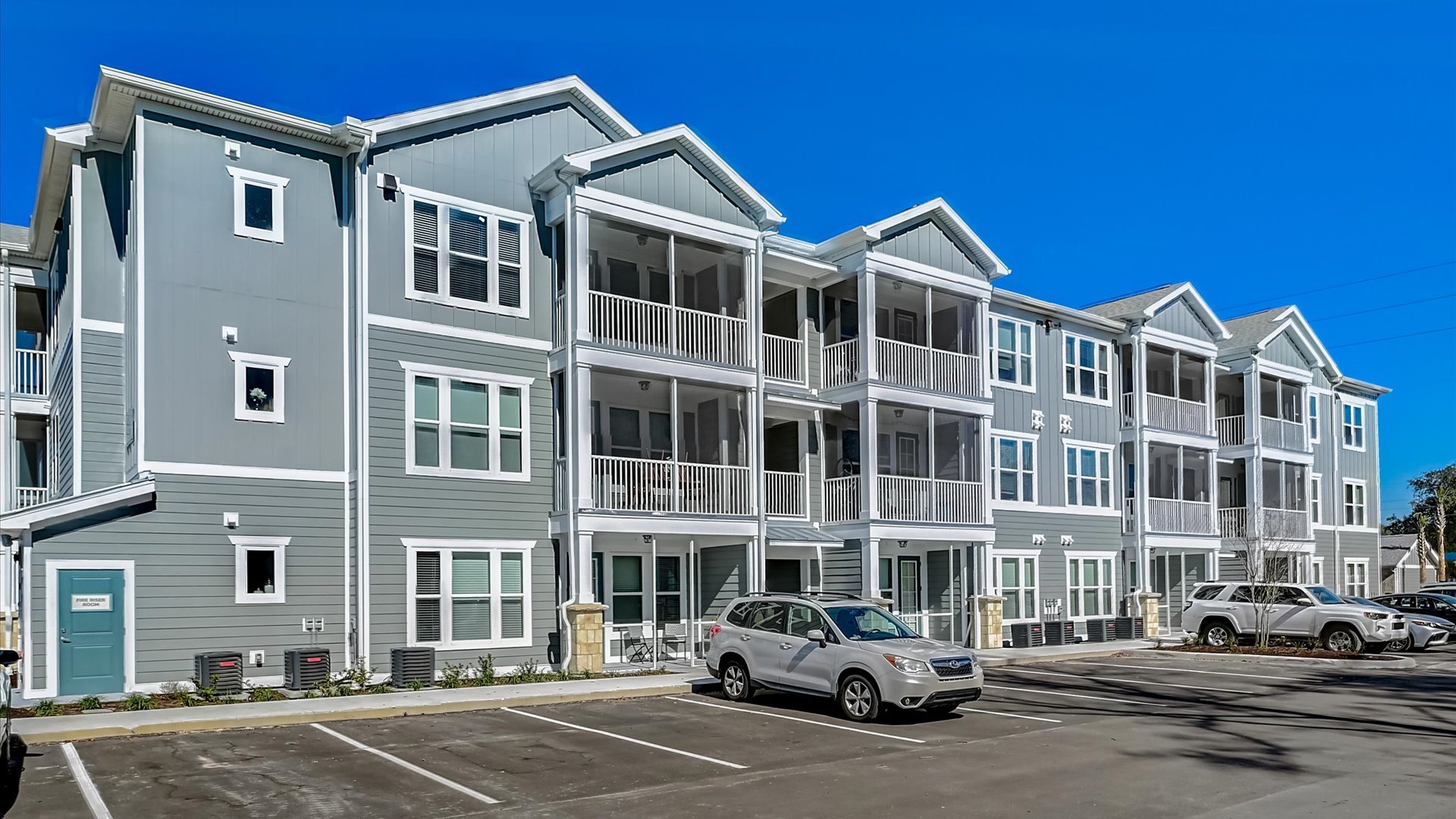 3 Story Townhomes with Studio, 1, 2, and 3 Bedroom Apartments Springs at Flagler Center Apartments in Jacksonville, FL
