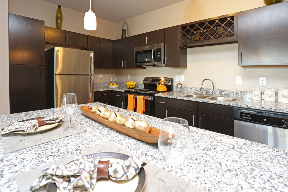 springs-at-hurstbourne-louisville-ky-apartment-kitchen3