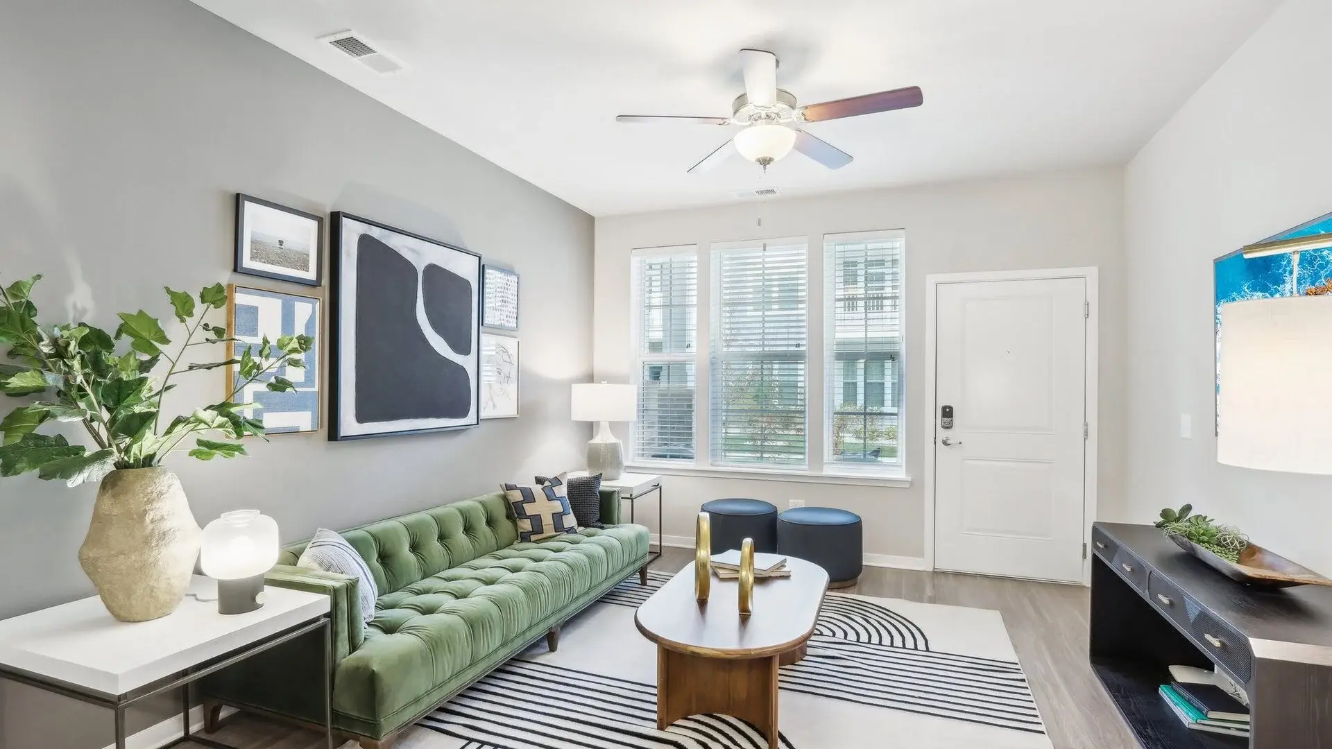 Springs at Aurora living room - Aurora, IL