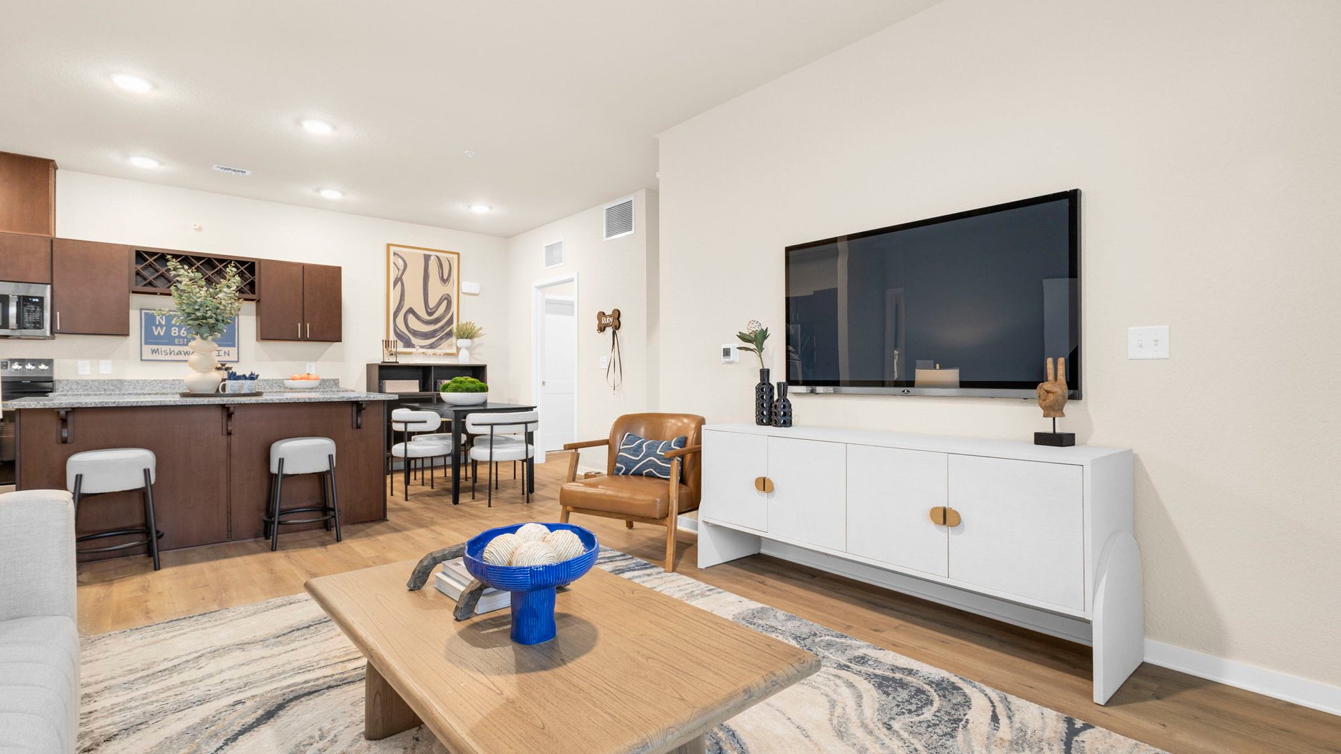 Springs at Mishawaka Living Room and Kitchen (1)