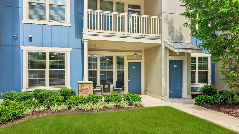 Private Entry Apartments at Springs at Newnan in Newnan, GA