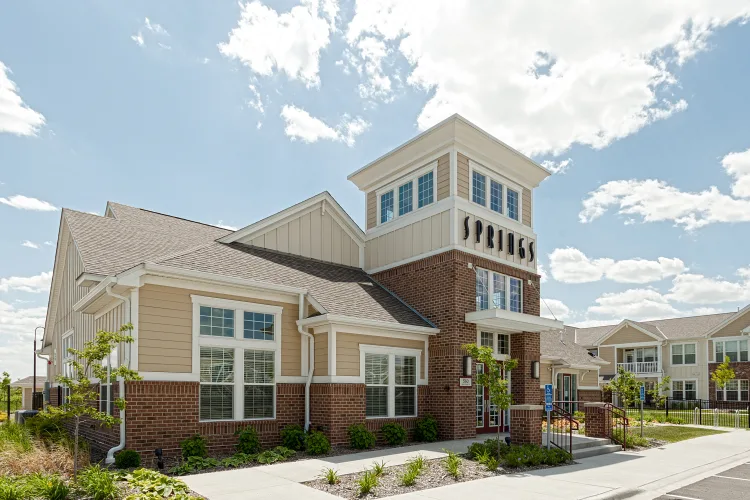 Apple Valley, MN Apartments Springs at Cobblestone Lake